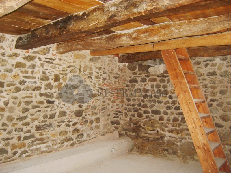 Casa Indipendente in Vendita a Aulla, zona Albiano Magra, 98'000€, 160 m²