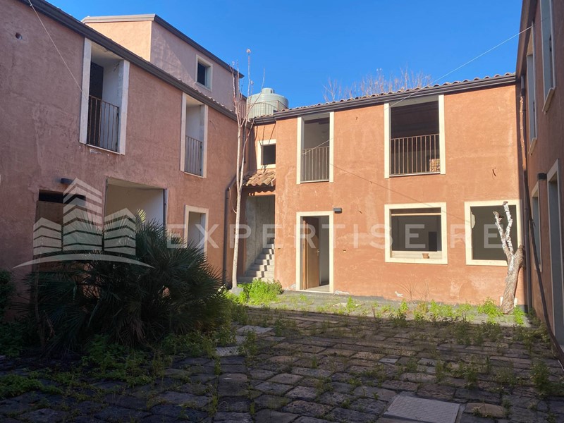 Appartamento in Vendita a Catania, 1'000'000€, 2300 m²