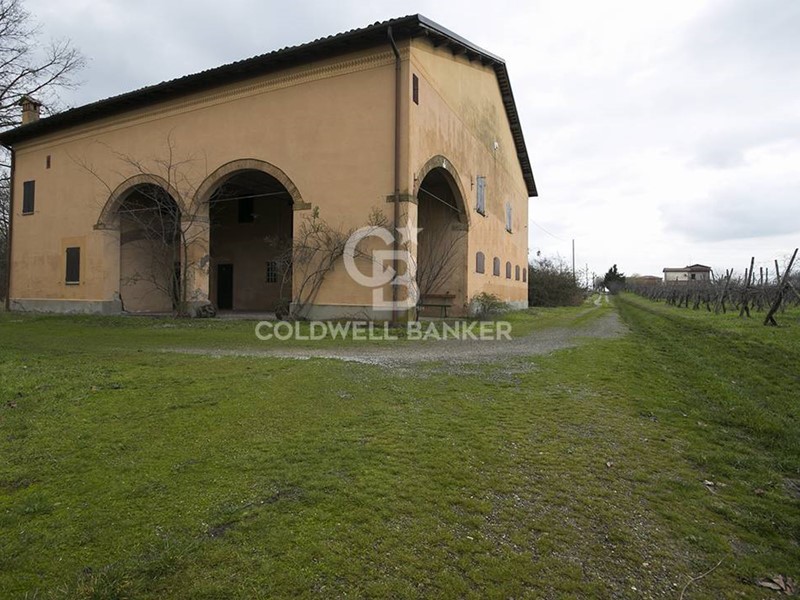 Casa Indipendente in Vendita a Modena, zona Cognento, 439'000€, 300 m²