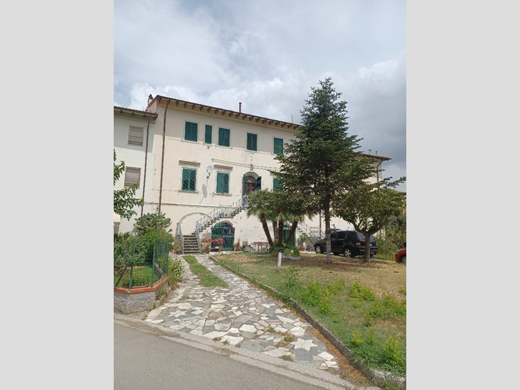 Casa Semi Indipendente in Vendita a Pisa, zona La Vettola, 500'000€, 500 m²