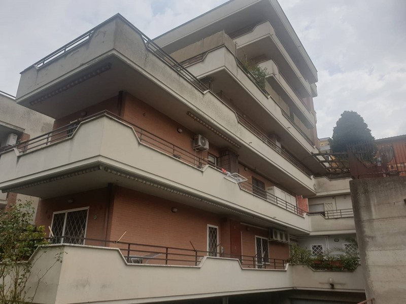 Casa Indipendente in Vendita a Roma, 335'000€, 220 m², arredato