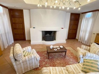 Casale in Vendita a Siena, 740'000€, 230 m²