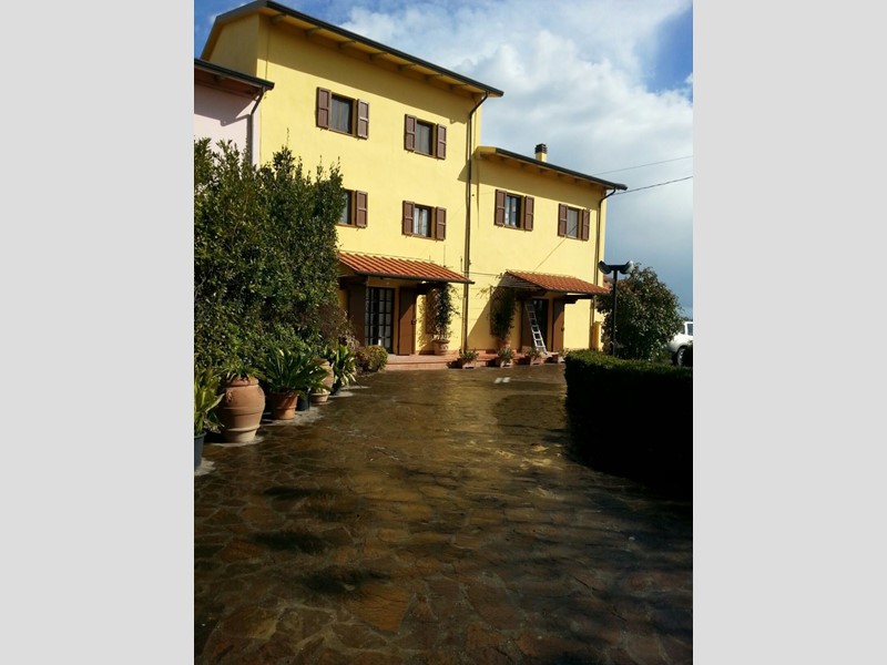 Casa di corte in Vendita a Cascina, zona Titignano, 750'000€, 450 m², arredato