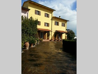 Casa di corte in Vendita a Cascina, zona Titignano, 750'000€, 450 m², arredato