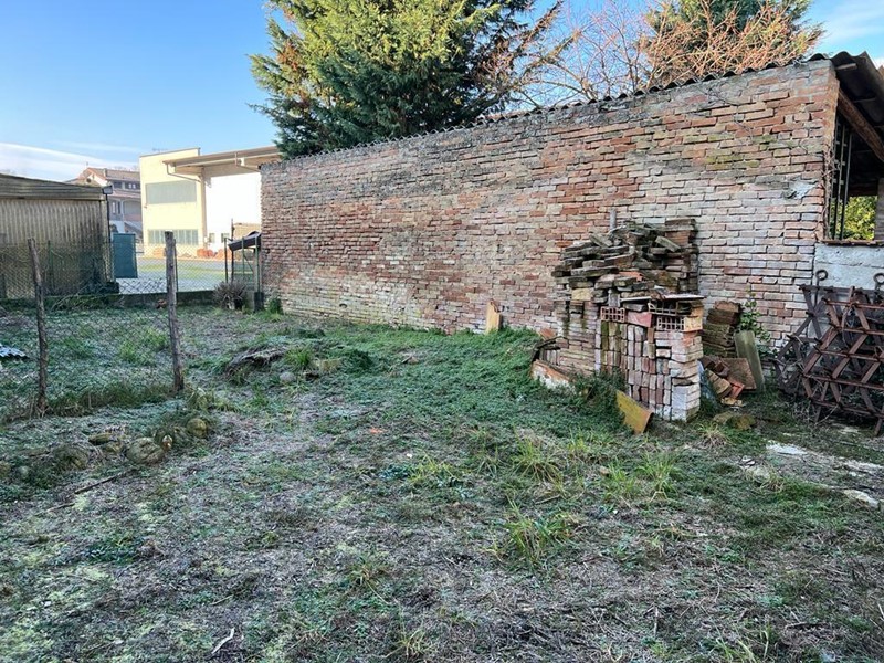 Casa Indipendente in Vendita a Gropparello, zona Sariano, 49'000€, 300 m², con Box