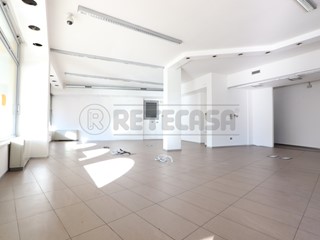 Immobile commerciale in Affitto a Altavilla Vicentina, zona altavilla vicentina, 2'200€, 250 m²
