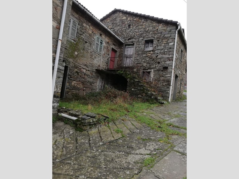 Casa Indipendente in Vendita a Zeri, 40'000€, 200 m²