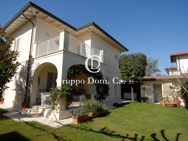 Villa in Affitto a Forte dei Marmi, 50'000€, 170 m², arredato