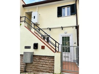 Casa Semi Indipendente in Vendita a Massa, zona Mirteto, 129'000€, 55 m², arredato